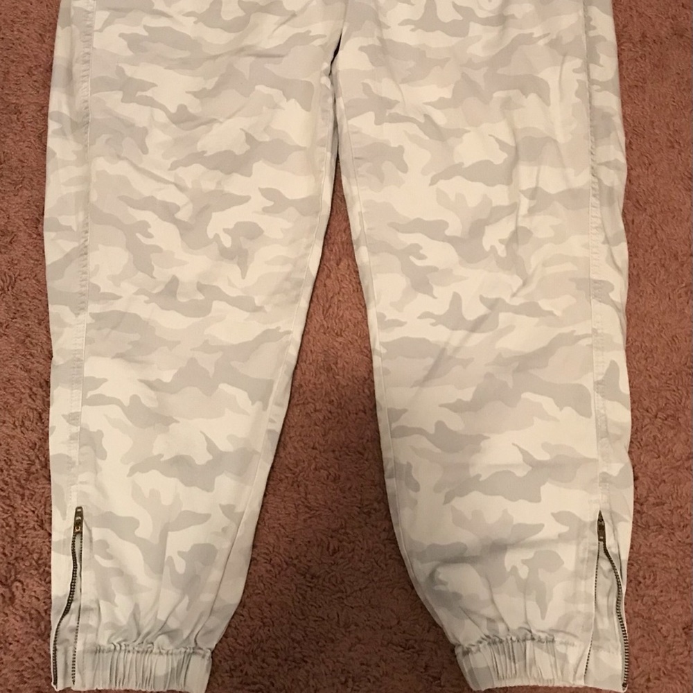 Camouflage ankle zipper pants